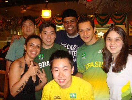 NA CHINA, GRUPO MATA UM POUCO DA SAUDADE DA COMIDA BRASILEIRA