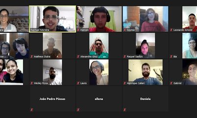 Jovens atletas paralímpicos do tênis de mesa participam de evento de preparação para a temporada