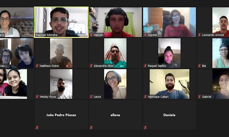 Jovens atletas paralímpicos do tênis de mesa participam de evento de preparação para a temporada