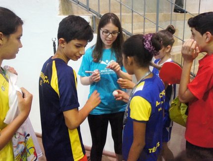 Jogos Escoares: Embaixadora do Tênis de Mesa acompanha nova geração