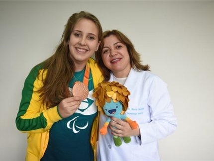 Medalhista na Rio 2016, Danielle Rauen visita hospital onde fez tratamento: 'Passar a força que já precisei ter'