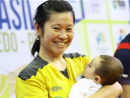 Carina Murashige faz bonito na estreia como mamãe nas mesas