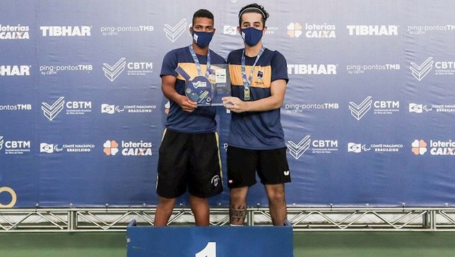 Campeões da classe 10 masculino na disputa de sele