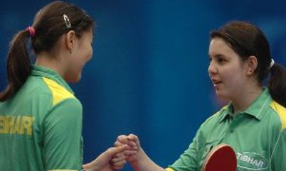 MARIANY E KARIN SUAM, MAS VENCEM NA ESTRÉIA