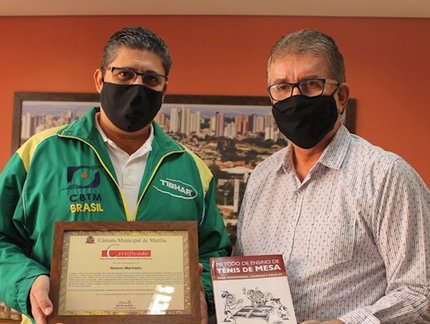 Nelson Machado é homenageado por presidente da Câmara de Vereadores de Marília