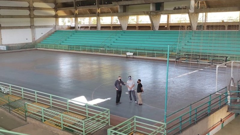 Presidente Renato Belisário conversa com os dirige