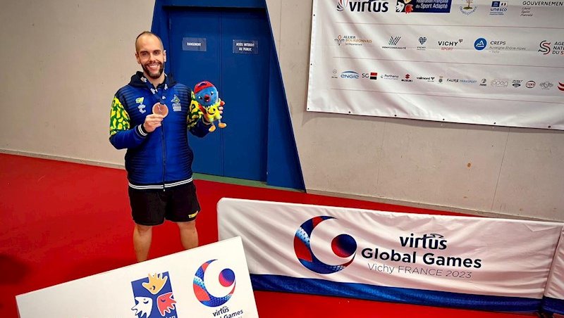 Thiago Gomes celebra medalha de bronze em Lima