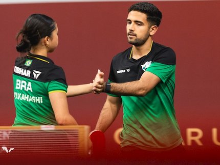 Giulia Takahashi e Guilherme Teodoro colocam o Brasil nas oitavas de final das duplas mistas no Mundial de Tênis de Mesa