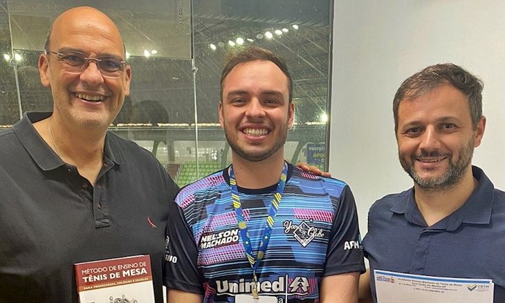 Renato D'Ávila e Geraldo Campestrini ao lado do pr