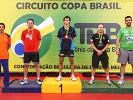 FERNANDO FRANCO VENCE MÁRIO COSTA E FICA COM O TÍTULO