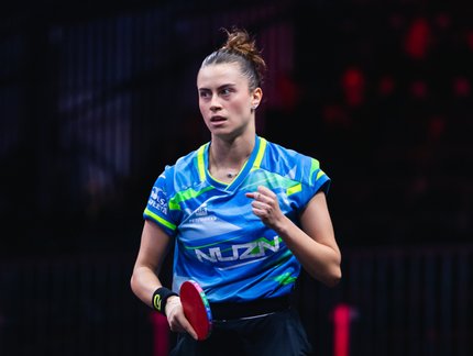Bruna Takahashi estreia com vitória no individual e Brasil avança nas duplas do US Smash