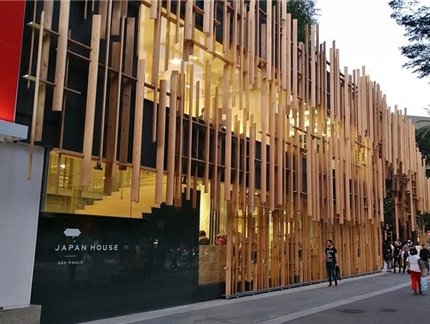 A um ano dos Jogos Tóquio 2020, COB inaugura escultura #SOMOS TIME BRASIL na Japan House São Paulo