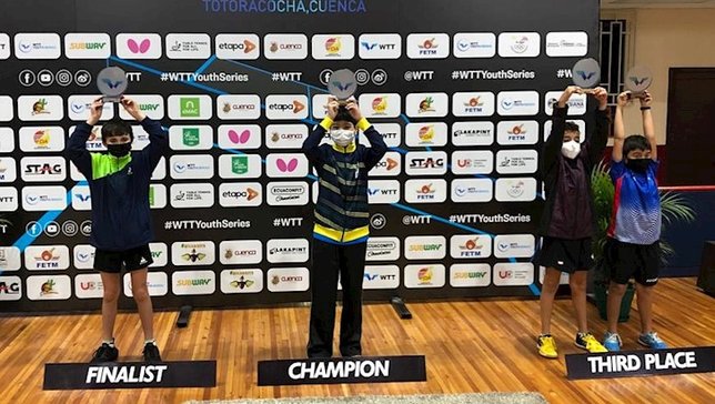 Hamilton Yamane comemora o título no Equador. Foto