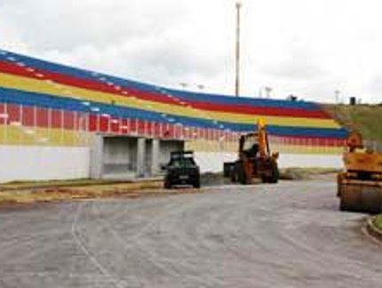 PRAÇAS ESPORTIVAS RECEBEM ÚLTIMOS RETOQUES