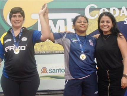Atleta de Manaus comemora a conquista do título na categoria Lady