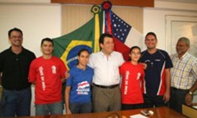 GOVERNADOR DO AMAZONAS RECEBE MESATENISTAS LOCAIS