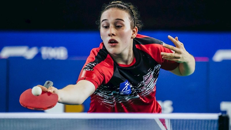 Victoria Strassburger joga em casa a competição. F