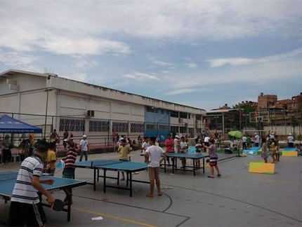 Ações sociais no Rio de Janeiro contam com oficina de tênis de mesa
