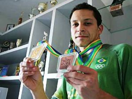 THIAGO MANTÉM TRATAMENTO PARA VOLTAR NO DIA 20