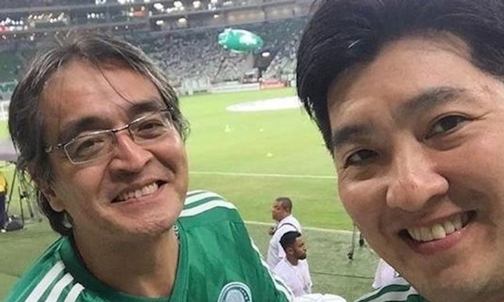 Airton Iwai (esq.) e Hugo Hoyama, em uma partida d