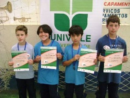 DESAFIO DO SAQUE MOTIVA COMPETIDORES DA MINI-LIGA