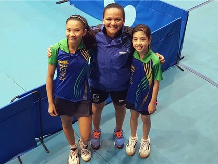 Beatriz Kanashiro e Giulia Takahashi são campeãs também nas duplas