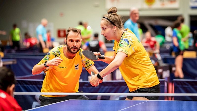 Luiz Manara e Danielle Rauen jogam pela semifinal 