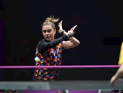 Bruna Takahashi se despede do WTT Champions após duelo com Wang Manyu, número dois do ranking