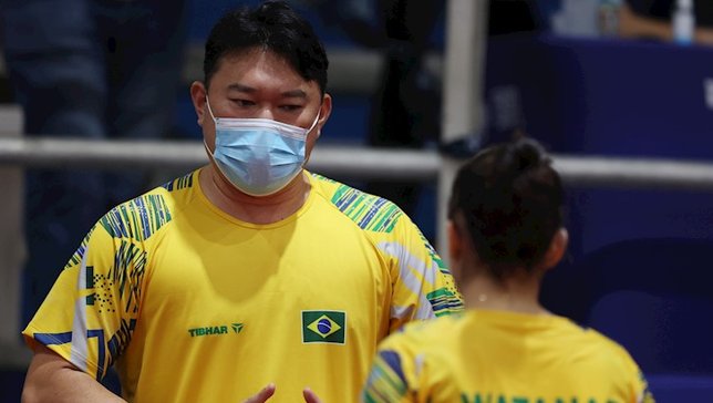 Hideo Yamamoto orienta Laura Watanabe nos Jogos Pa