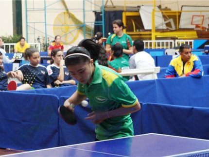 Bruna Takahashi, Gustavo Yokota e Leticia Nakada estão nas finais do Individual Infantil
