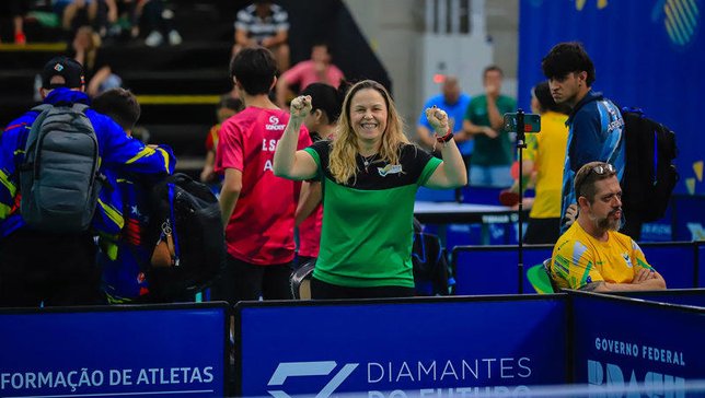 Daniela Bassi comemora campanha do Brasil no Sul-Americano Sub-15 e Sub-19