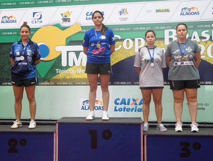 Lívia Gomes comemora conquista do segundo ouro da temporada no Rating A