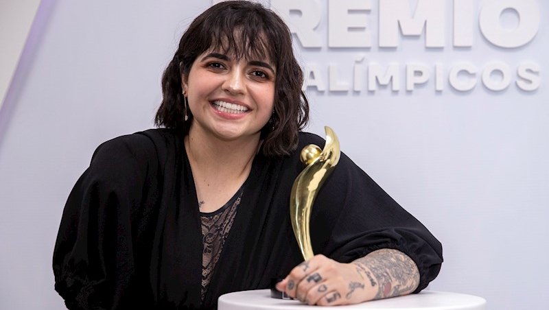 Bruna Alexandre e o quinto troféu do Prêmio Paralí