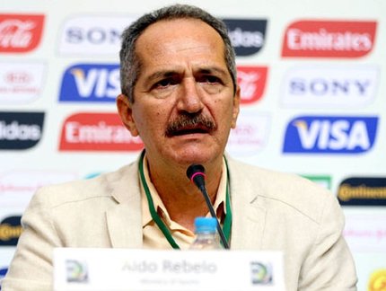 Aldo Rebelo desiste de candidatura e continua no Ministério do Esporte