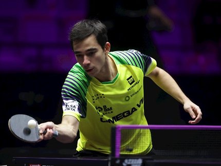 Hugo Calderano vence de virada na estreia e conquista classificação no Grand Smash Singapura