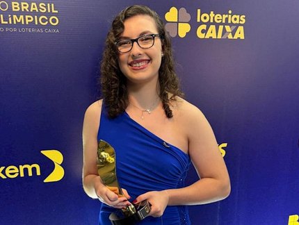 Sophia Kelmer é eleita a atleta paralímpica do ano no tênis de mesa
