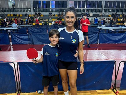 Pais e filhos em ação: Circuito CLUNI reúne famílias representando clubes no tênis de mesa