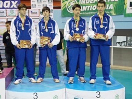 INFANTIL MASCULINO FATURA MAIS DOIS BRONZES NAS DUPLAS