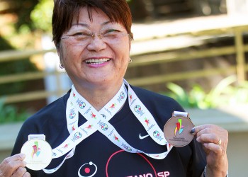 Professora suzanense de tênis de mesa é campeã de torneio internacional