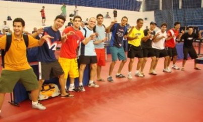 ATLETAS FAZEM A DANÇA DO SIRI NO FIM DA COPA