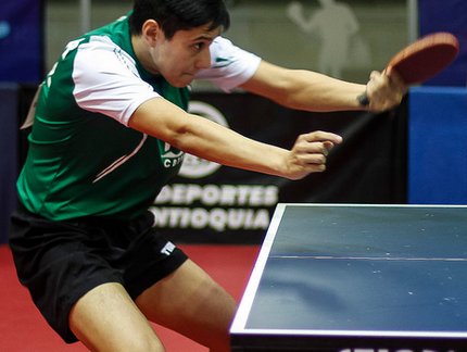 É CAMPEÃO! Massao Kohatsu e Bruna Takahashi são campeões do juvenil na Colômbia.