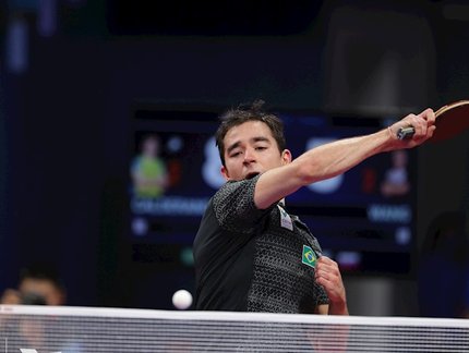 Hugo Calderano vence Chuang Chih-Yuan na estreia e avança às oitavas de final do WTT Contender Mascate