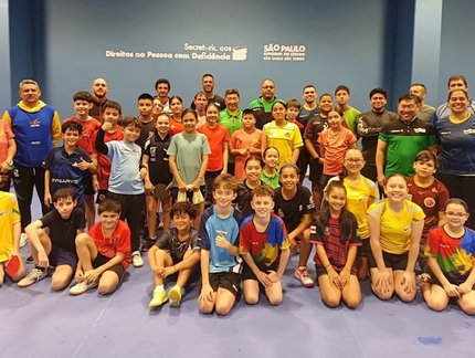 Hugo Hoyama visita jovens atletas no Camp Sul-Americano Sub-11 e Sub13