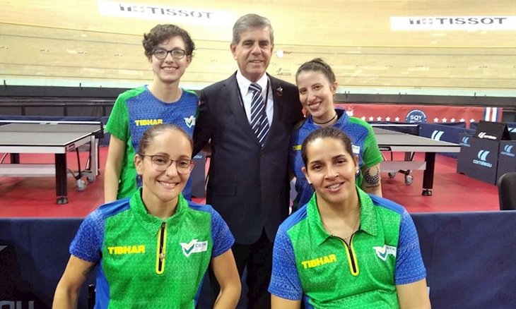 O presidente da CBTM, Alaor Azevedo, e as medalhis