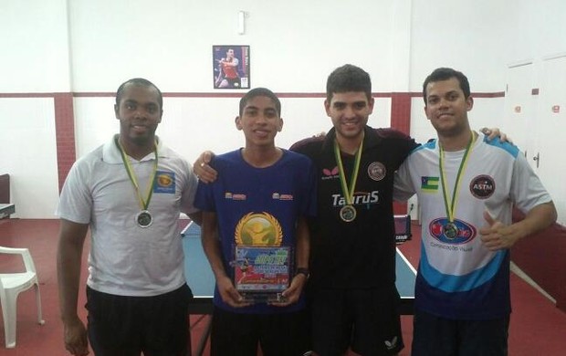Danylo leva o título da Copa Rei do Tênis de Mesa (Foto: Divulgação)