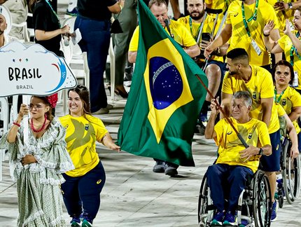 Iranildo Espíndola celebra experiência como porta-bandeira em Valledupar: “Vai ficar eternizado na minha carreira”