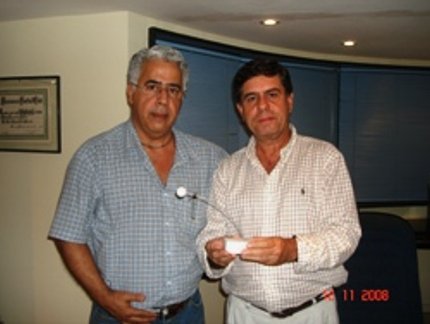 ESCULTOR HOMENAGEIA TÊNIS DE MESA