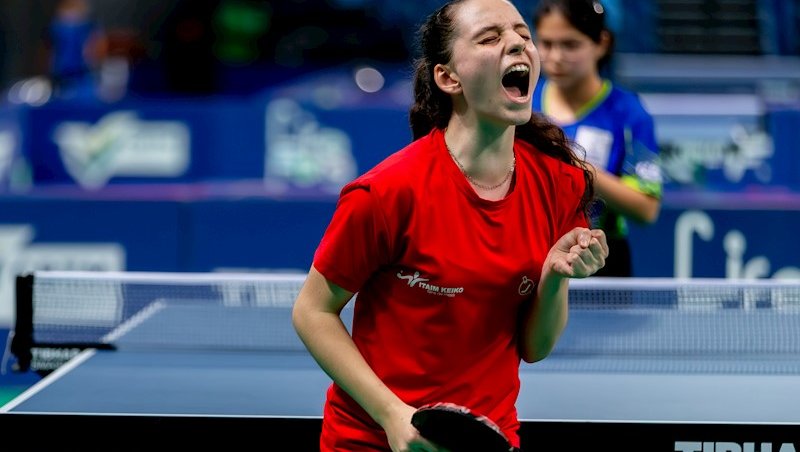 Maiara Alves comemora o ouro do Sub-13 - Fotos: Mi