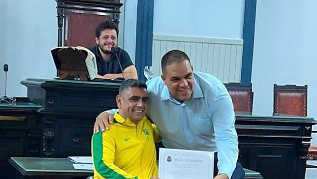 Vereador Tiago Bonecão homenageia Alexandre Ank po