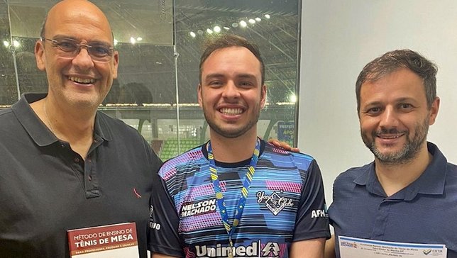 Renato D'Ávila e Geraldo Campestrini ao lado do pr